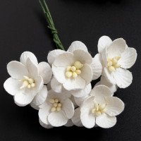 Бумажные цветы вишни 2,5 см. на веточке, уп.5шт., белые